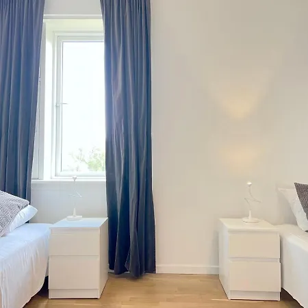アパート 3 Bedroom At Margretheholmsvej With Balcony Near The Opera House And The Center