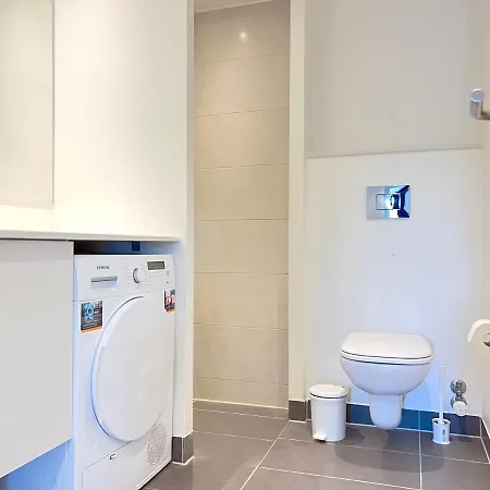 3 Bedroom At Margretheholmsvej With Balcony Near The Opera House And The Center شقة
